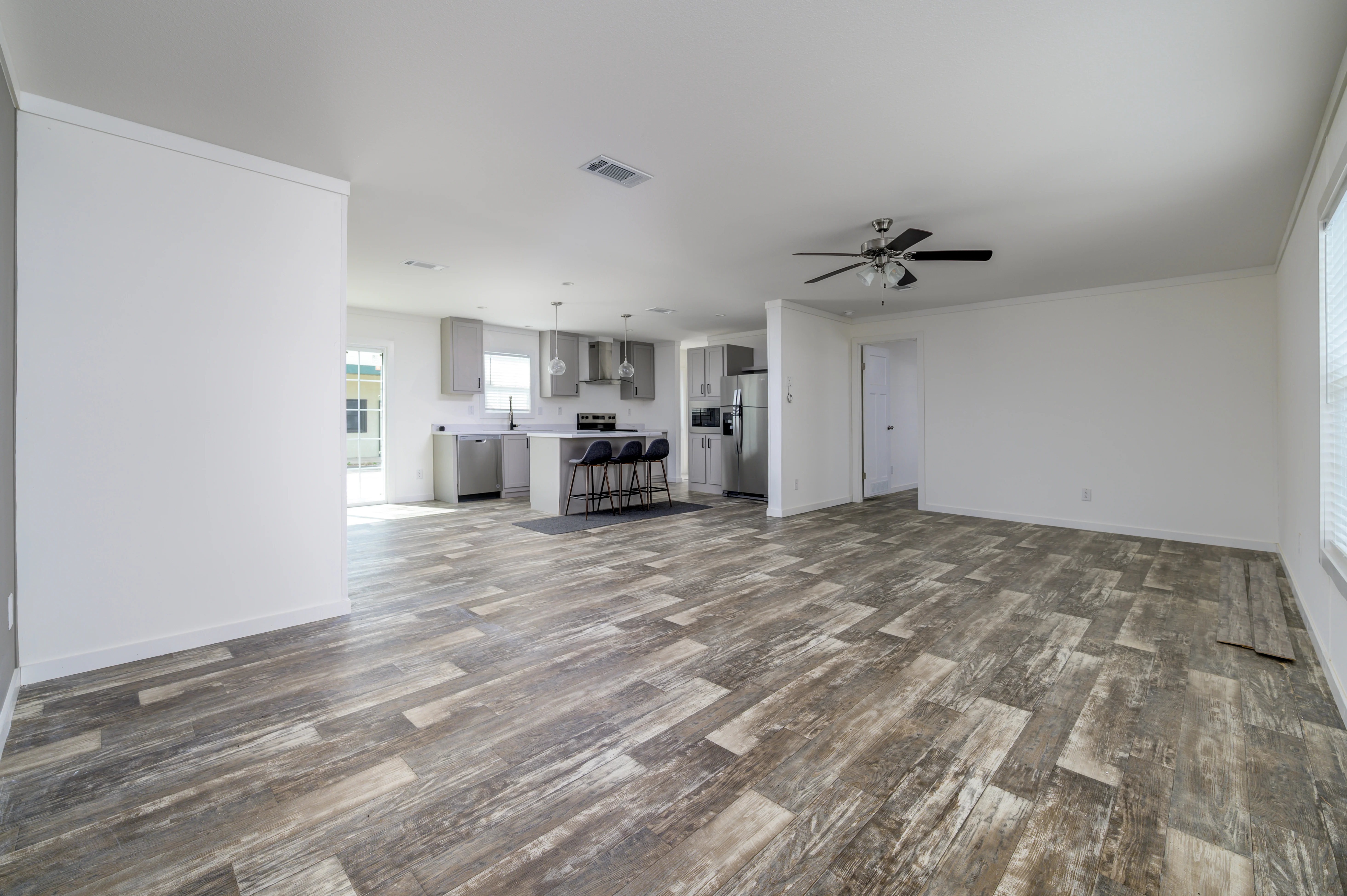 Lake Manor LM2856H32P01 - Stock - Image 3