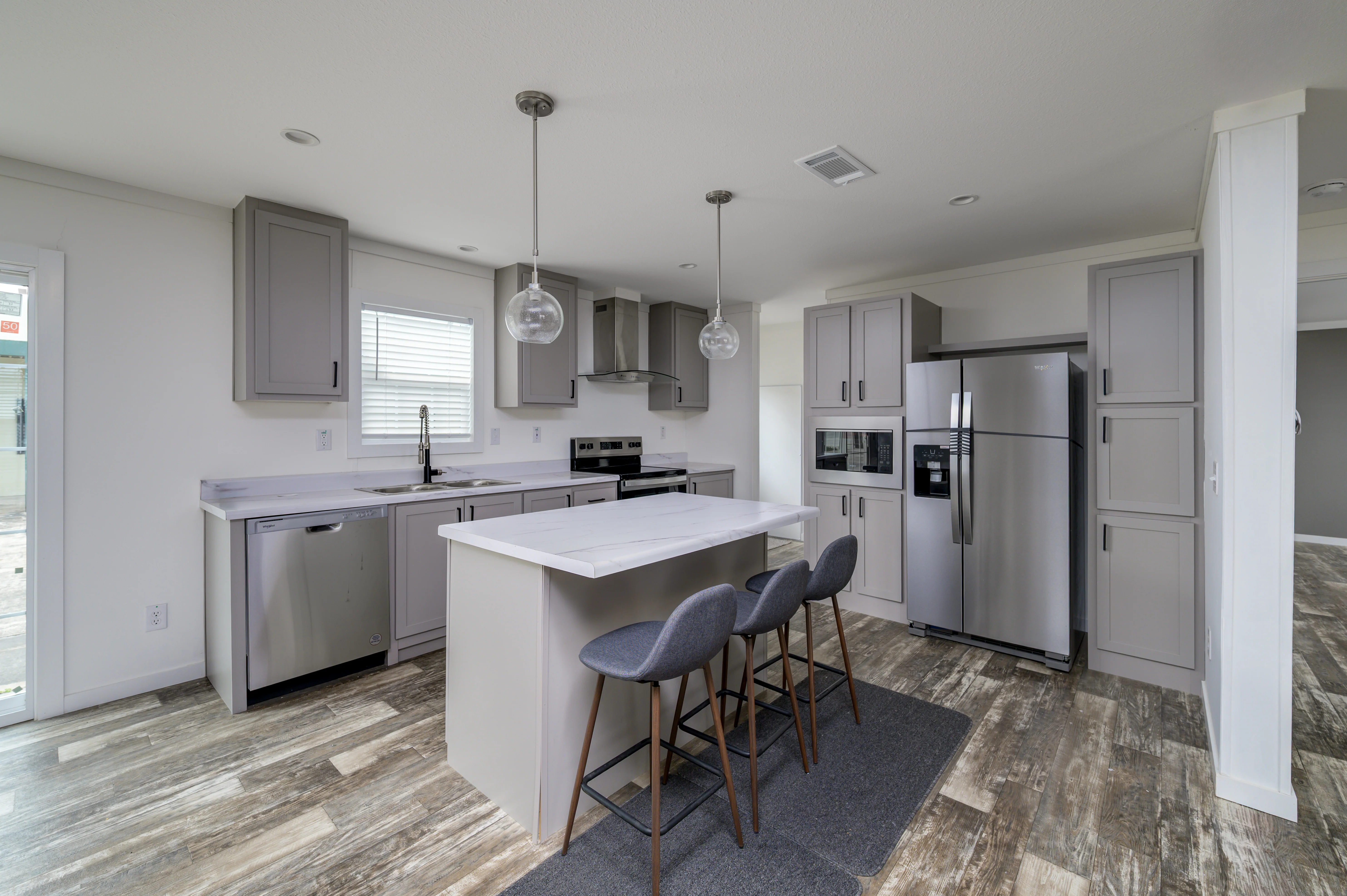 Lake Manor LM2856H32P01 - Stock - Image 5