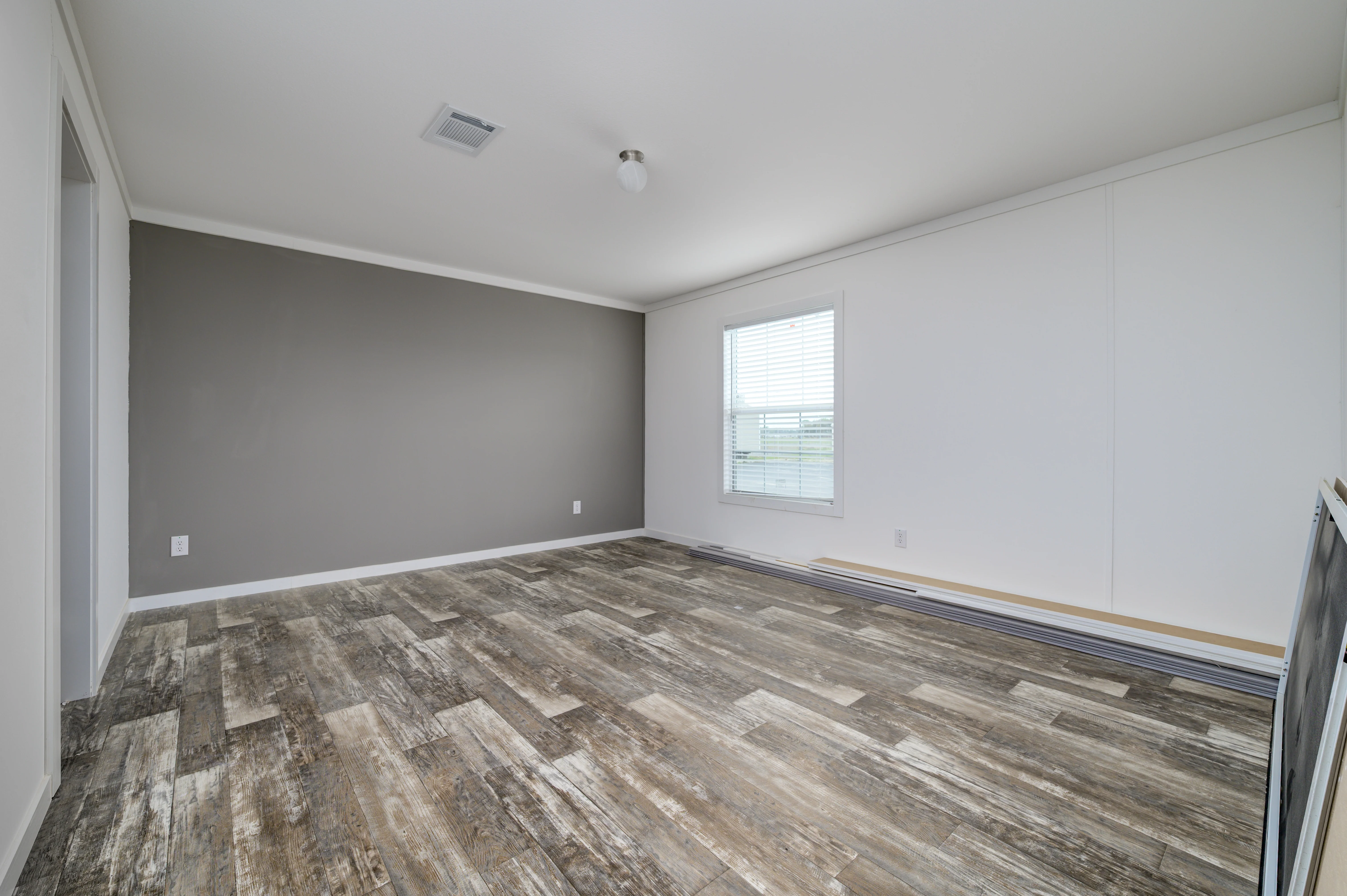 Lake Manor LM2856H32P01 - Stock - Image 6