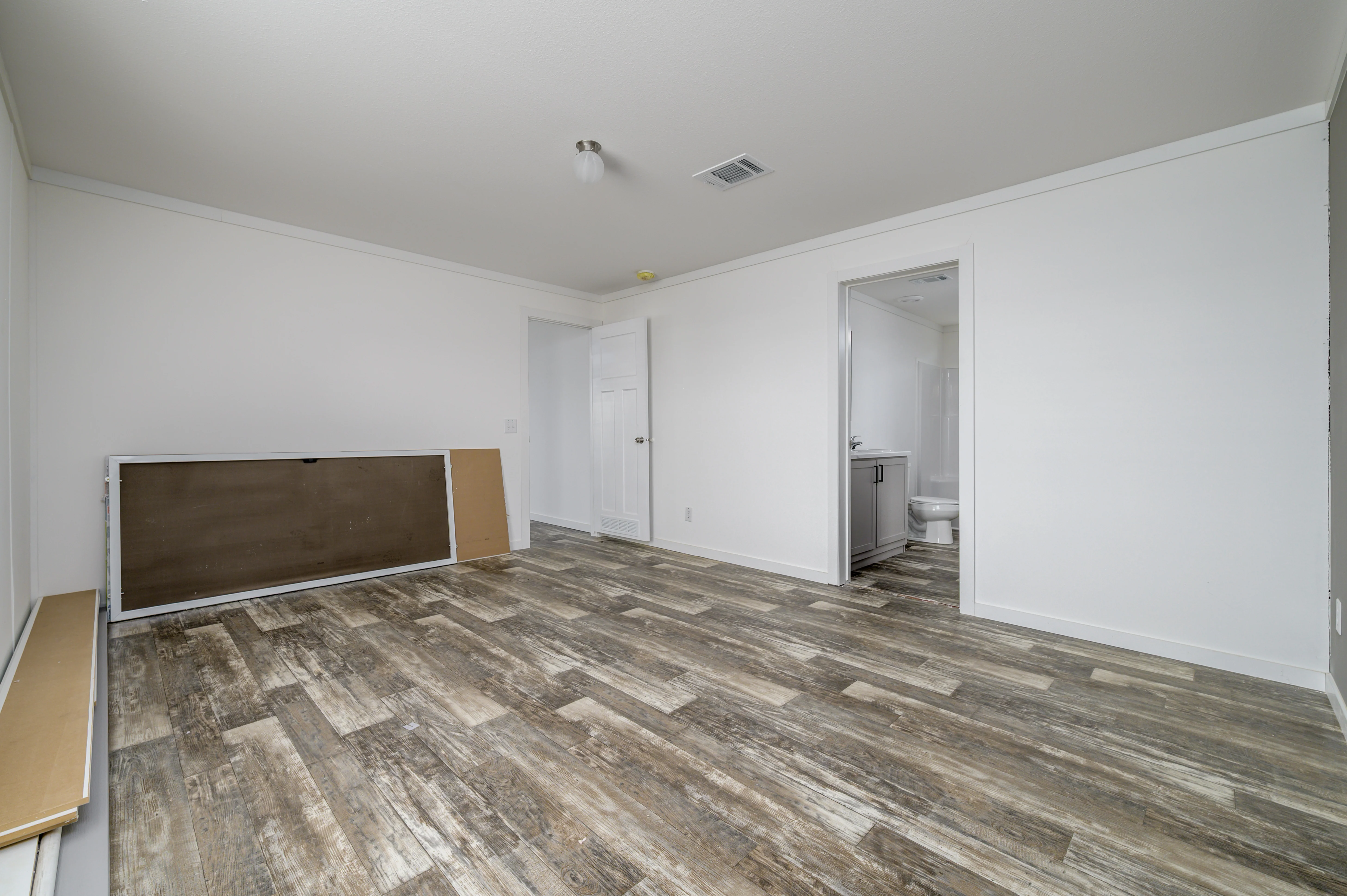 Lake Manor LM2856H32P01 - Stock - Image 7